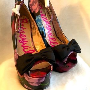 Betseyville Platform sandals.